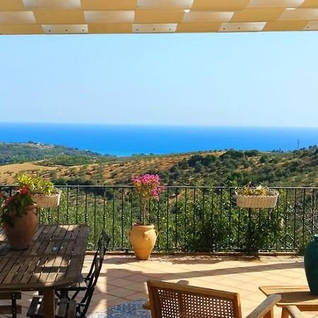 Villa Immersa In Oliveto Vista Mare Шакка Екстер'єр фото