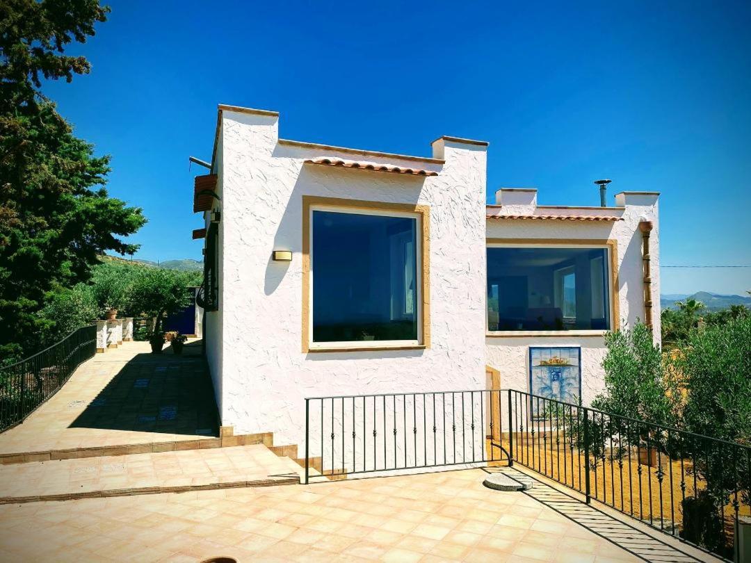 Villa Immersa In Oliveto Vista Mare Шакка Екстер'єр фото