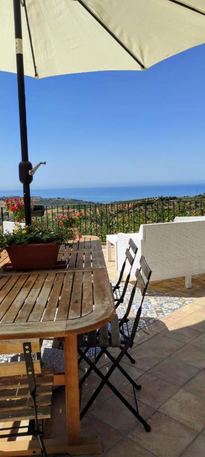 Villa Immersa In Oliveto Vista Mare Шакка Екстер'єр фото