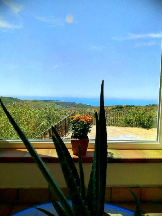 Villa Immersa In Oliveto Vista Mare Шакка Екстер'єр фото